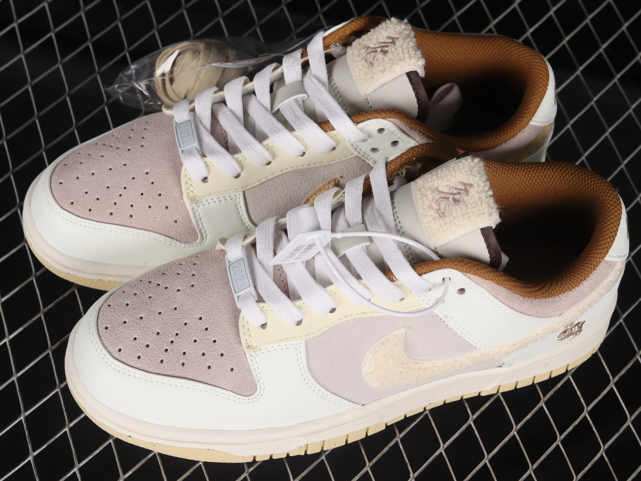 All Categories Nk SB Dunk Series Nk SB Dunk Low Low-top sneakers Nk Dunk Low "Year of the Rabbit" Year of the Rabbit Rabbit theme SB low-top sports and leisure sneakers FD4203-211